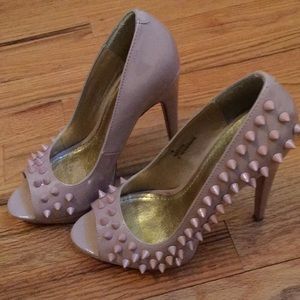 Fun nude spiked pumps!